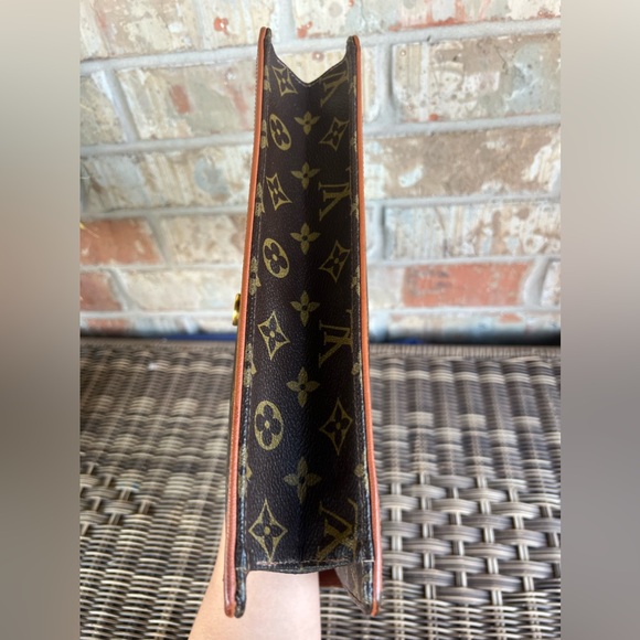 Authentic Louis Vuitton Monogram Dame Clutch GM - Picture 9 of 17